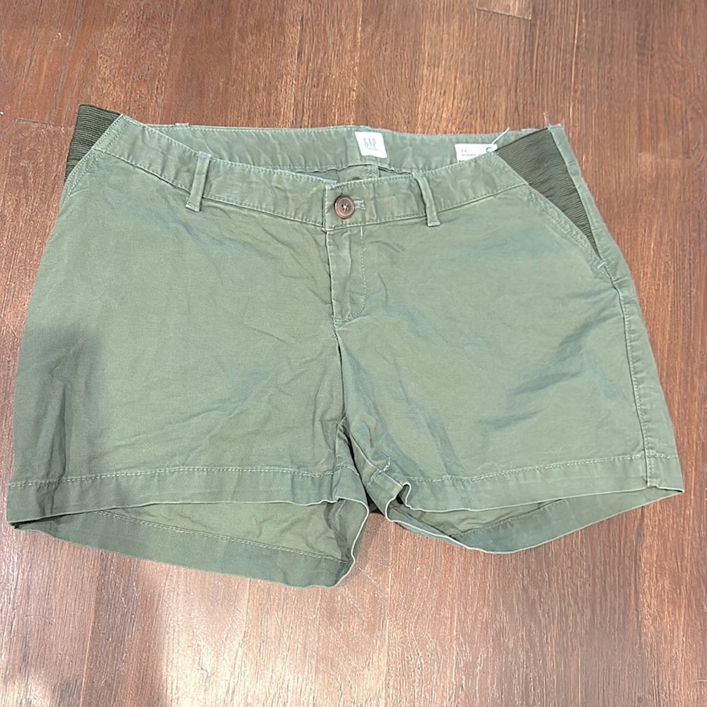 Gap maternity summer short in army green.